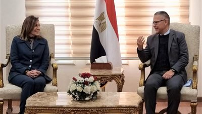 وزيرة الثقافة تستقبل نظيرها الفنزويلي وتثمن مشاركة بلاده بمعرض القاهرة الدولي للكتاب