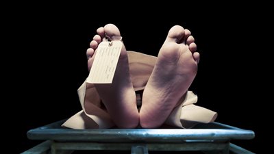 اتصل بأهله أثناء تشريح الجثة.. هندي يصيب أقاربه بالرعب