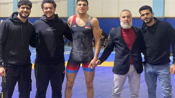 لاعبي المصارعة المنضمين