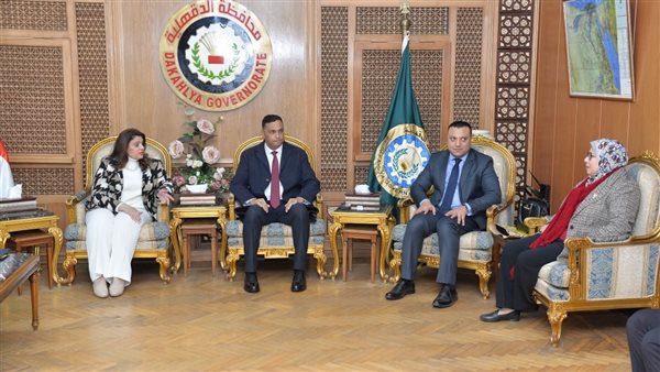 محافظ الدقهلية يتقبل