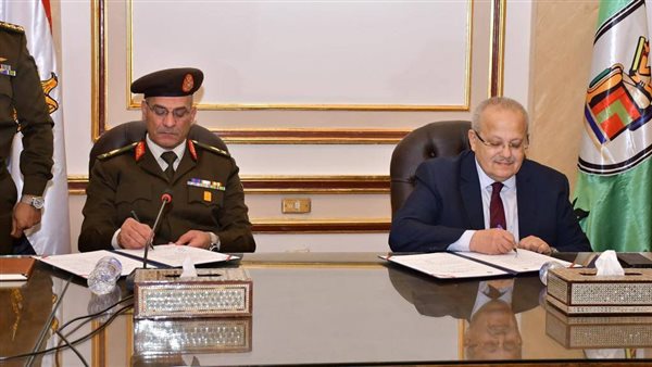 جانب من توقيع البروتوكول 