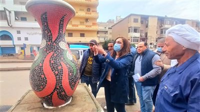 القبض على شخص لاتهامه بتخريب الأعمال الديكورية بمطلع الكوبري العلوي بدمنهور| صور