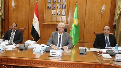 تمهيدا لإنشاء معهد الأورام.. رئيس جامعة المنوفية يستقبل لجنة من الأعلى للجامعات