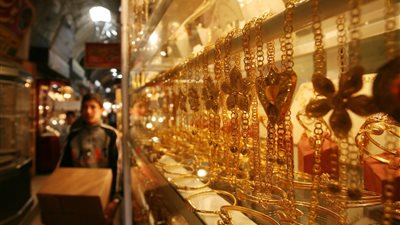 آي صاغة: استمرار تعليق الأسعار بالسوق المحلية وتباين في البورصة العالمية