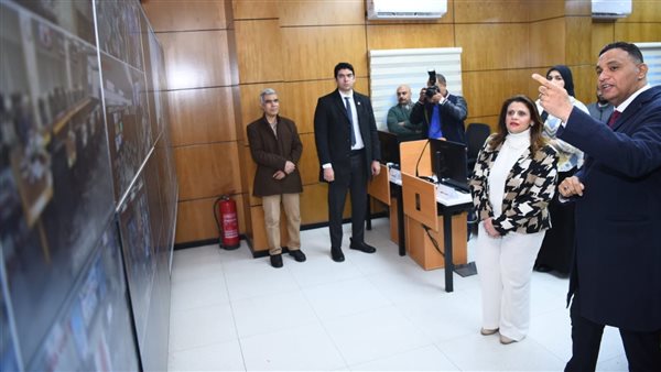 وزيرة الهجرة خلال