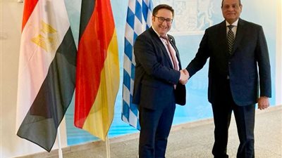 وزير التنمية المحلية يبحث مع وزير الاقتصاد بولاية بافاريا الألمانية الفرص الاستثمارية في مصر