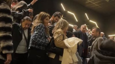 منهم صبا مبارك وأمينة خليل.. أبطال فيلم أنف وثلاث عيون يحتفلون بالعرض الخاص | بث مباشر