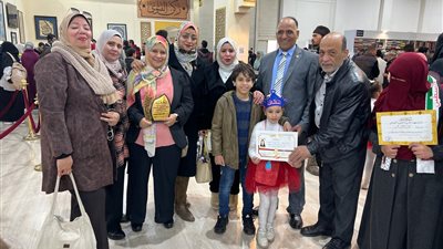 قصائد وابتهالات في حب مصر.. طلاب منطقة الجيزة الأزهرية يجذبون رواد جناح الأزهر بمعرض الكتاب 