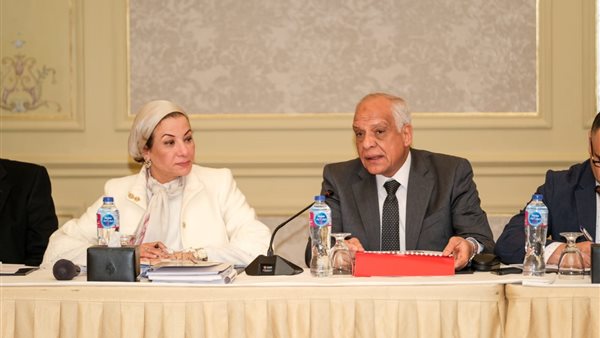 وزيرة البيئة