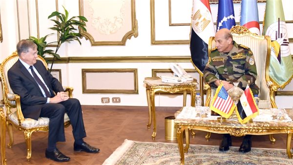 وزير الدفاع والمبعوث