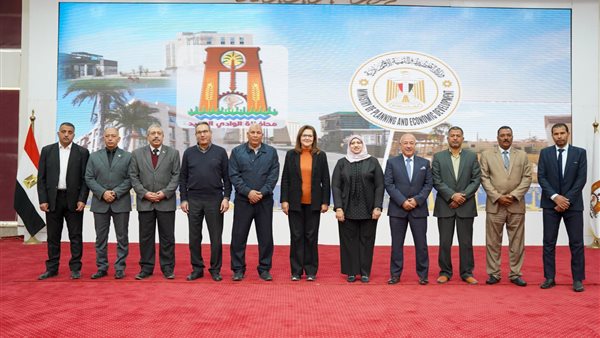 صورة تذكارية لوزيرة