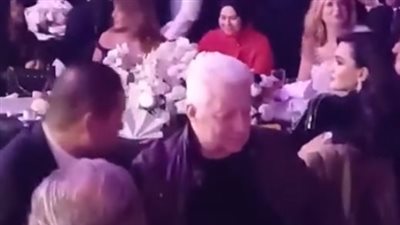 خالد يوسف ومرتضي منصور ونجوم التسعينات أبرز الحاضرين لحفل زفاف ابنة عصام كاريكا| بث مباشر 