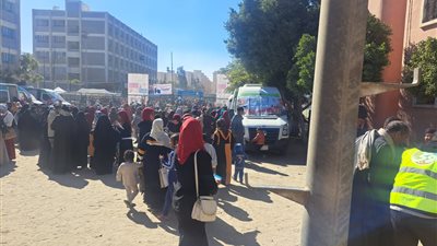 ضمن حملة وعي.. الكشف على 2352 حالة في قافلة طبية بنجع حمادي 