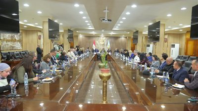  محافظ كفر الشيخ يستقبل سفراء الاتحاد الأوروبي لتفقد توسعات محطة معالجة مياه الصرف الصحي بمطوبس