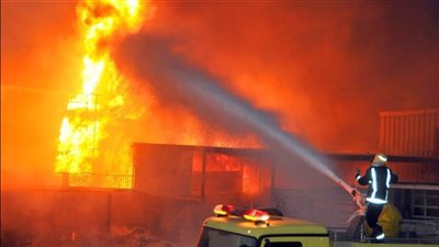 حريق يلتهم 4 محلات ملابس في الدقهلية.. وشاهد عيان: بسبب ماس كهربائي والخسائر بالآلاف | بث مباشر