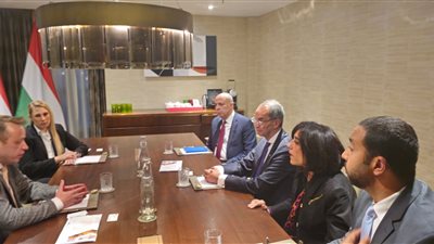  وزير الاتصالات يعقد مباحثات مع وزير الاقتصاد المجري