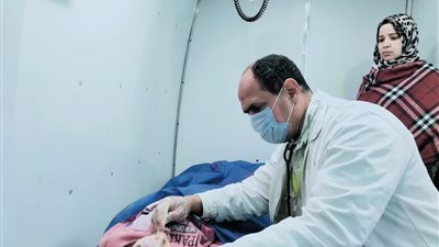 الكشف على 1255 مواطنًا في قافلة طبية مجانية بالمنوفية