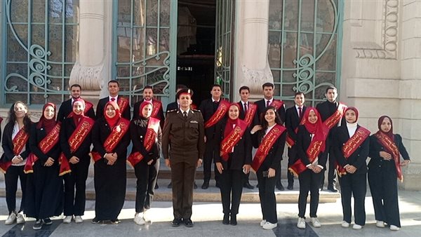 طلاب جامعة عين شمس