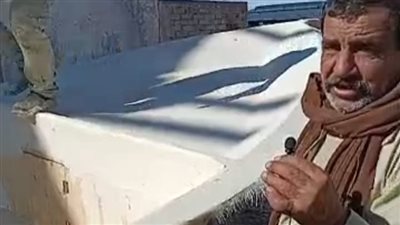 تبحر من بحيرة قارون حتى أسوان.. عم كامل أقدم صانع مراكب بالفيوم: أصنعها في 15 يوما | بث مباشر