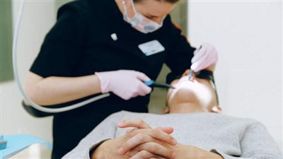 وفاة شاب صيني بشكل مأساوي بعد خلع أسنانه بشكل روتيني