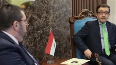 العراق يستدعي القائم بأعمال السفارة الأمريكية ويسلمه مذكرة احتجاج على القصف