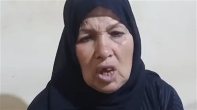 بائعة خضار بدمنهور في البحيرة تستغيث لعلاج ابنها المصاب بضمور بالمخ: بعت عفش البيت لعلاجه