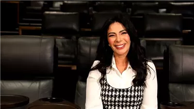 منى زكي عن حبها لـ أحمد حلمي: أحسن راجل في العالم بعد بابا.. ونُقبل بعض يوميا لنعلم أولادنا