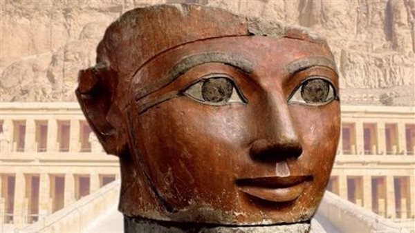 رأس تمثال للملكة