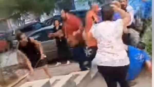 مشاجرة سيدات - تعبيرية