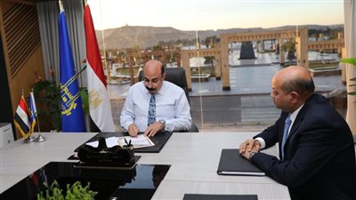 محافظ أسوان يعتمد نتيجة الفصل الدراسي الأول للشهادة الإعدادية بنسبة نجاح 77.7 %