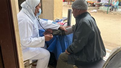 محافظ الإسماعيلية يتابع تقديم الخدمة الطبية المتكاملة للمواطنين بالقافلة المجانية بالمُلاك