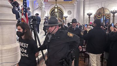 الشرطة الأمريكية تحتجز 200 شخص في مظاهرة مؤيدة لفلسطين