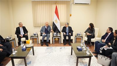 مولها بـ 151 مليون دولار.. رئيس البنك الإسلامي يزور محطة كهرباء غرب القاهرة