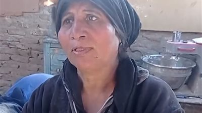 سيدات يعملن بصنع العيش الشمسي وإعطائه للاجئين السودانيين بالمجان: بنساعدهم لأن ظروفهم صعبة| بث مباشر 