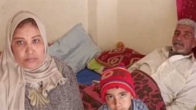 قصة معاناة حداد أصيب بجلطة ببني سويف.. وزوجته: علينا إيجار متأخر ونفسي في مشروع نعيش منه | بث مباشر