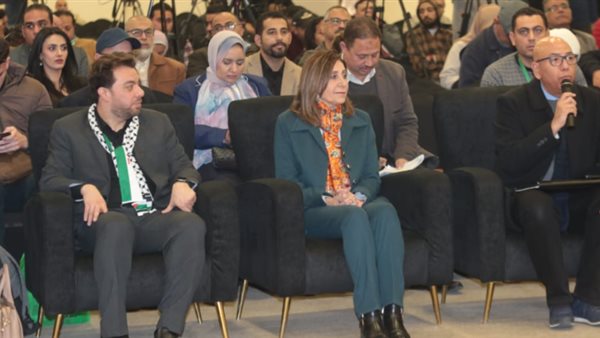 الوزيرة تشهد الندوة