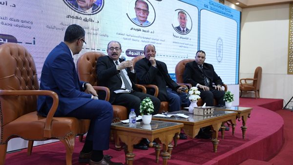 جانب من الندوة 