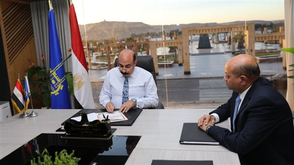 محافظ أسوان