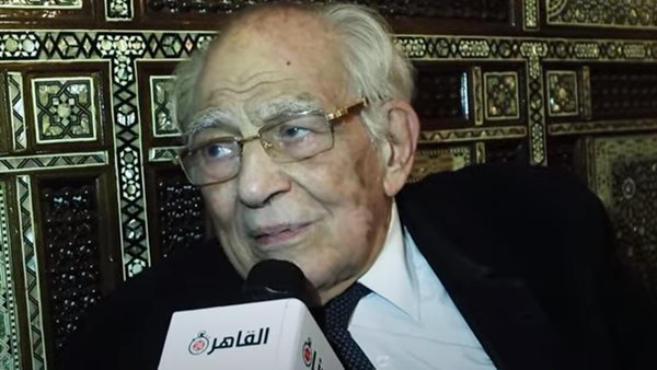 الفنان رشوان توفيق