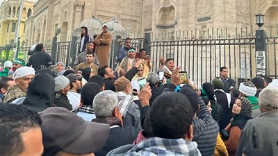 نظرة يا كريمة.. أحباب آل البيت يحيون الليلة الأخيرة من مولد السيدة زينب | صور