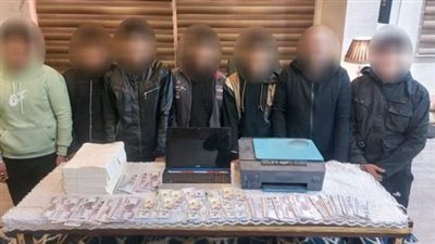 زوروا دولارات لبيعها في السوق السوداء.. ضبط 7 متهمين بتزييف العملات بالقليوبية 