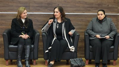 القومي للمرأة يناقش الحماية القانونية للعاملات بالمنازل.. ومطالب بصدور قانون