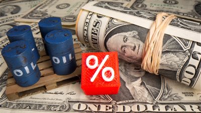 أسعار النفط تتراجع عالميا رغم اتجاهها لتحقيق مكاسب أسبوعية