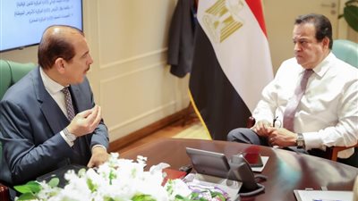 وزير الصحة يتابع الإجراءات الوقائية للقادمين من غزة والسودان