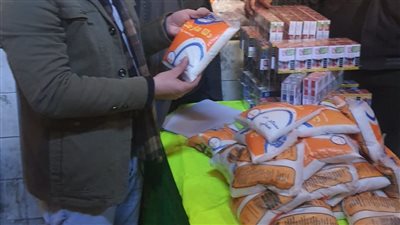 ضبط سلع غذائية وتموينية حجبها تجار لبيعها في السوق السوداء بالإسكندرية 