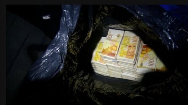 أموال يزعم جيش الإحتلال