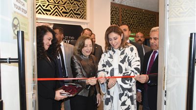 وزيرة الثقافة تفتتح معرض أثير الأرض لنازلي مدكور بجاليري بيكاسو