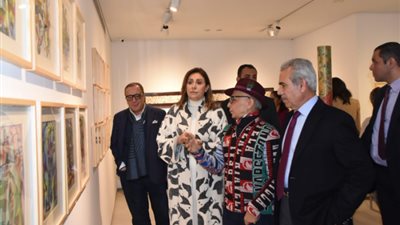 وزيرة الثقافة تفتتح معرض فانتازيا السيريالية لوليد عوني بجاليري بيكاسو