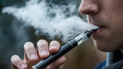 تحذيرات من السجائر الإلكترونية لاحتوائها على مواد سامة 