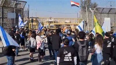 متظاهرون إسرائيليون يمنعون دخول المساعدات إلى قطاع غزة